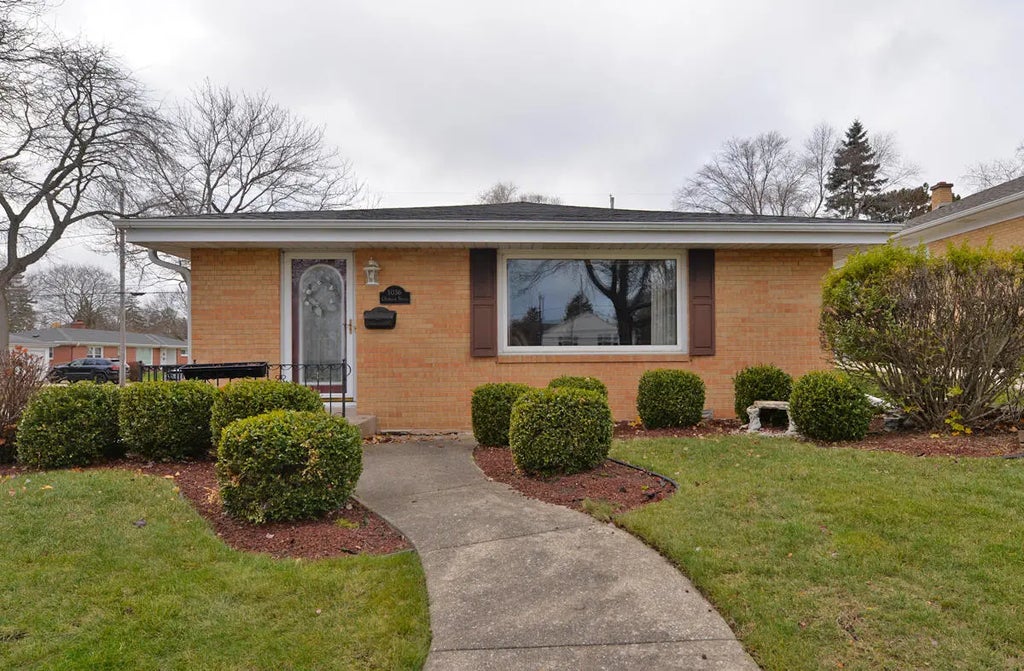 1036 Orchard St, Racine