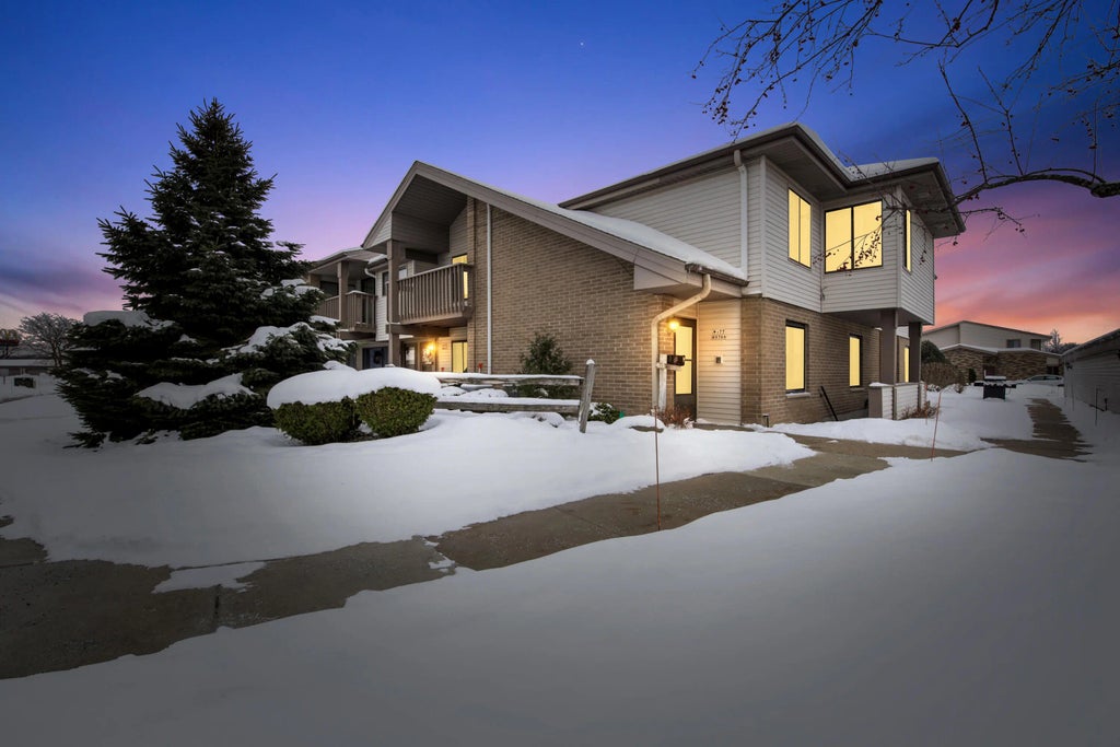 W177n9766 Riversbend Cir E, Germantown