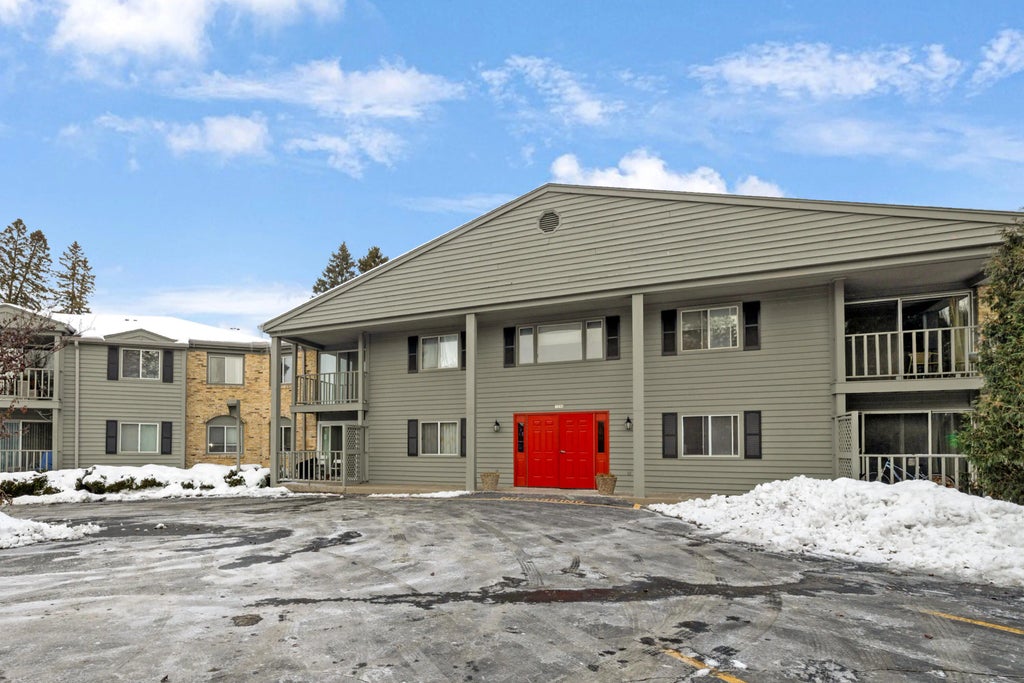 7234 N Green Bay Ave 212, Glendale