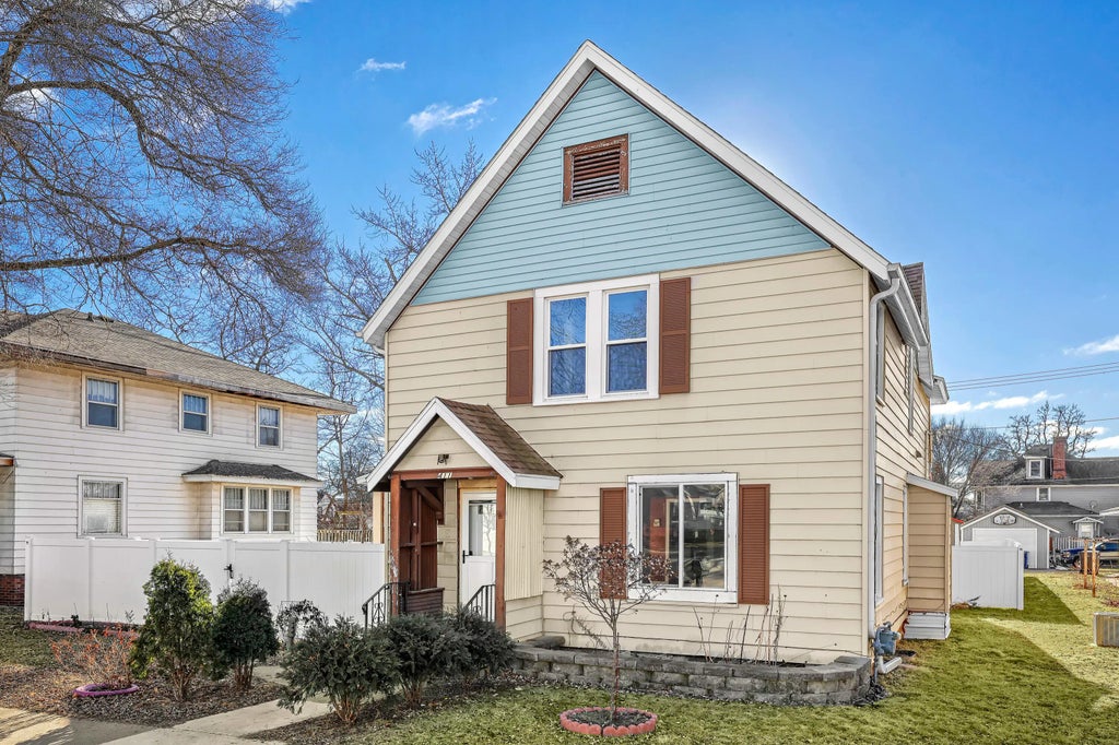 411 E Main St, Sparta