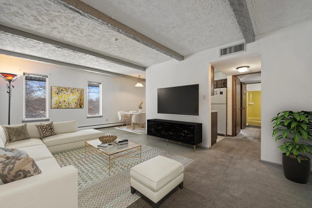 4000 W Rivers Edge Cir 24, Brown Deer