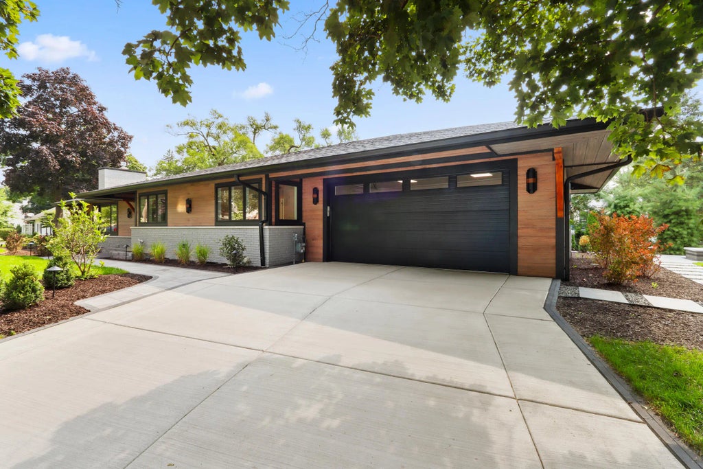 1600 Evergreen Ln, Lake Geneva