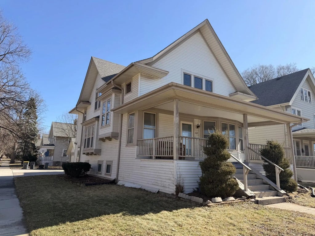 527 N Hartwell Ave, Waukesha