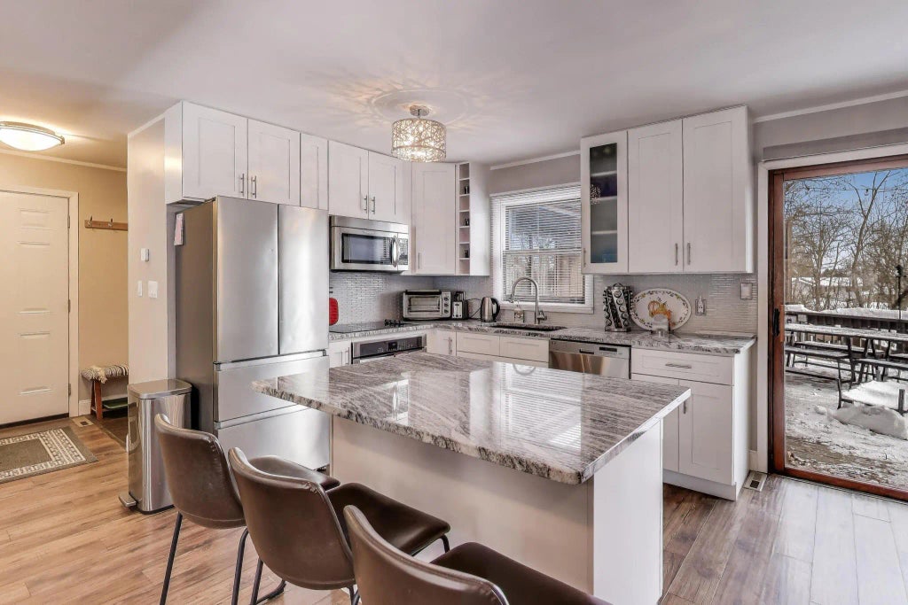 N3252 Robin Rd, Geneva