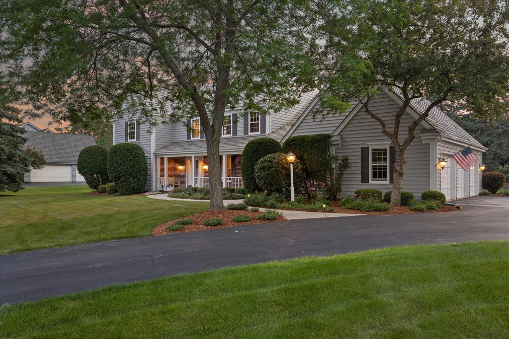 11019 N Wyngate Trce, Mequon