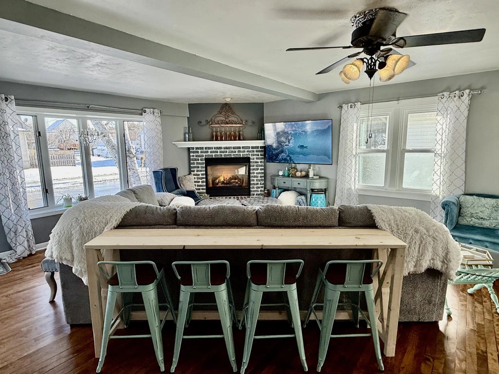 2122 Lincoln St, Two Rivers