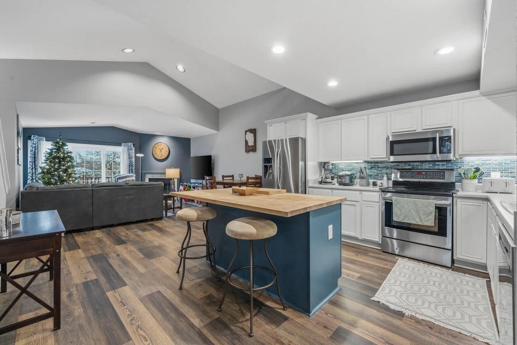 N16w26593 Tall Reeds Ln E, Pewaukee