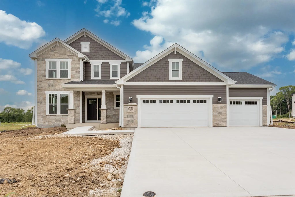 W208n6659 Sweet Clover Dr, Menomonee Falls