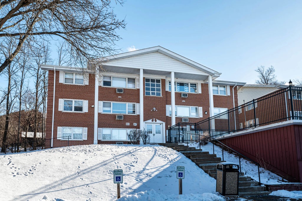 225 Country Club Dr 3d, Lake Geneva