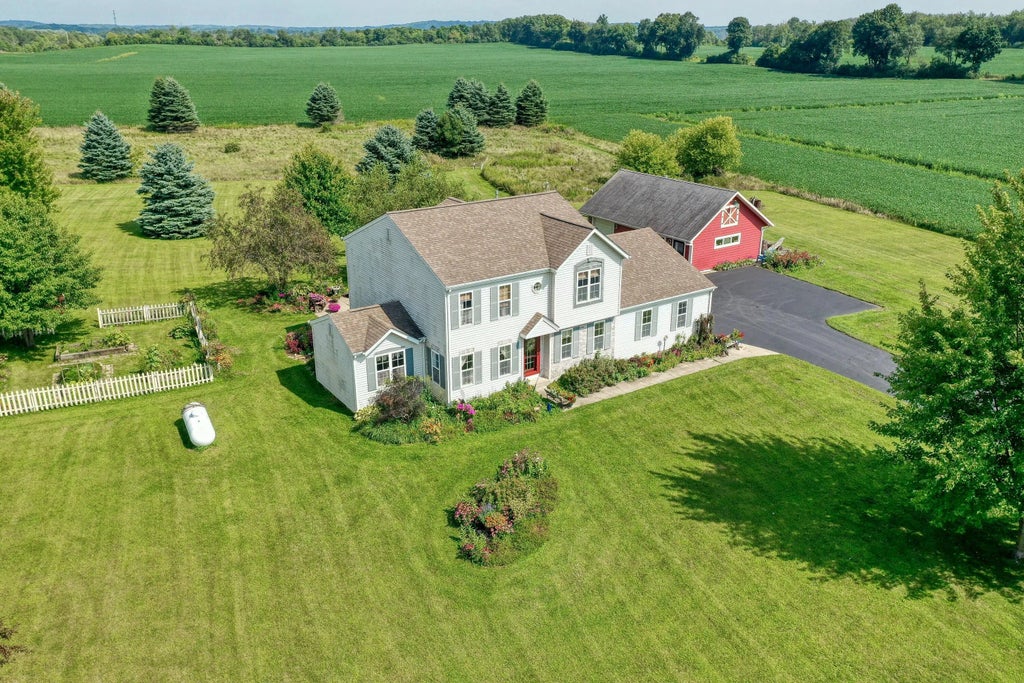 W334n7700 Stone Bank Rd, Merton