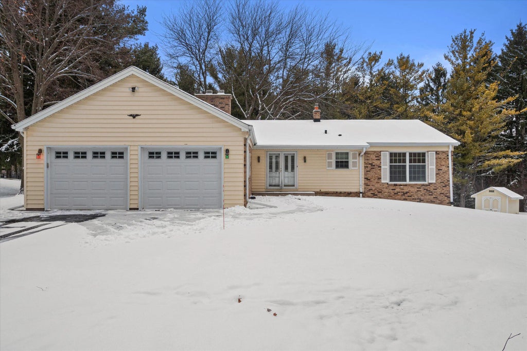 11120 Hidden Valley Dr, Cedarburg