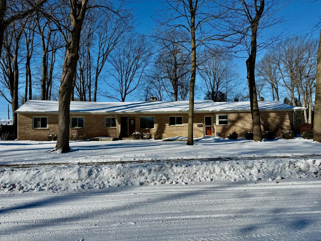 1432 Gunnell Ln, Manitowoc