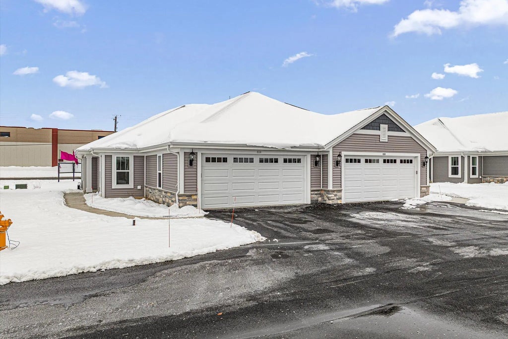 512 Hunter Oaks Blvd 901, Watertown