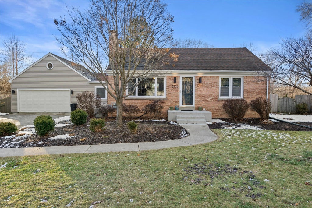 8331 N Poplar Dr, Fox Point