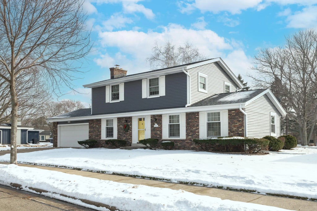 1107 Dogwood Ln, Waukesha