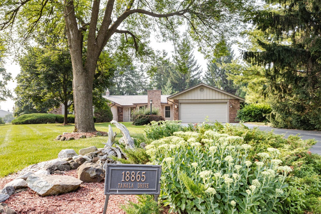 18865 Tanala Dr, Brookfield