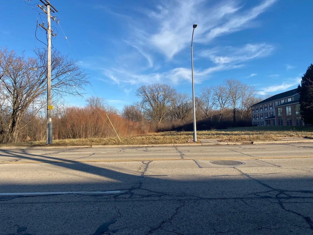 6154 S 13th St, Milwaukee