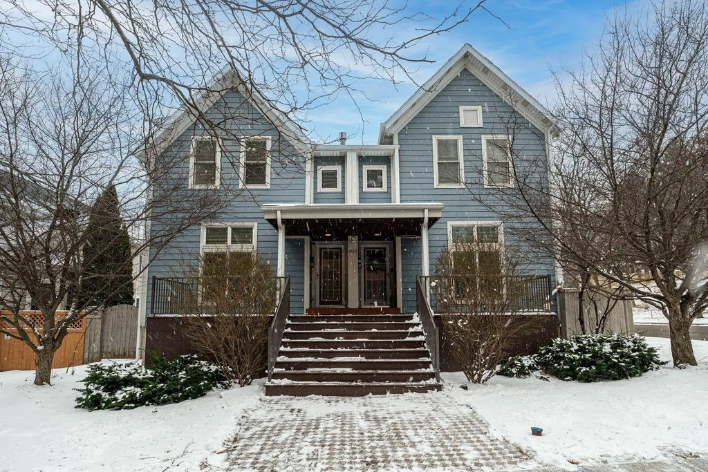 1847 N Vel R Phillips Ave B, Milwaukee