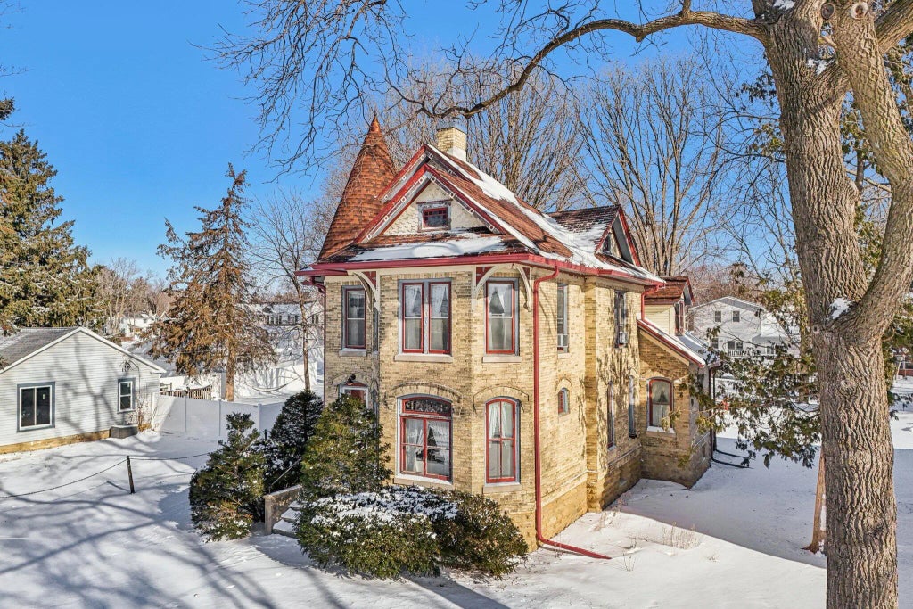 216 E Madison St, Lake Mills