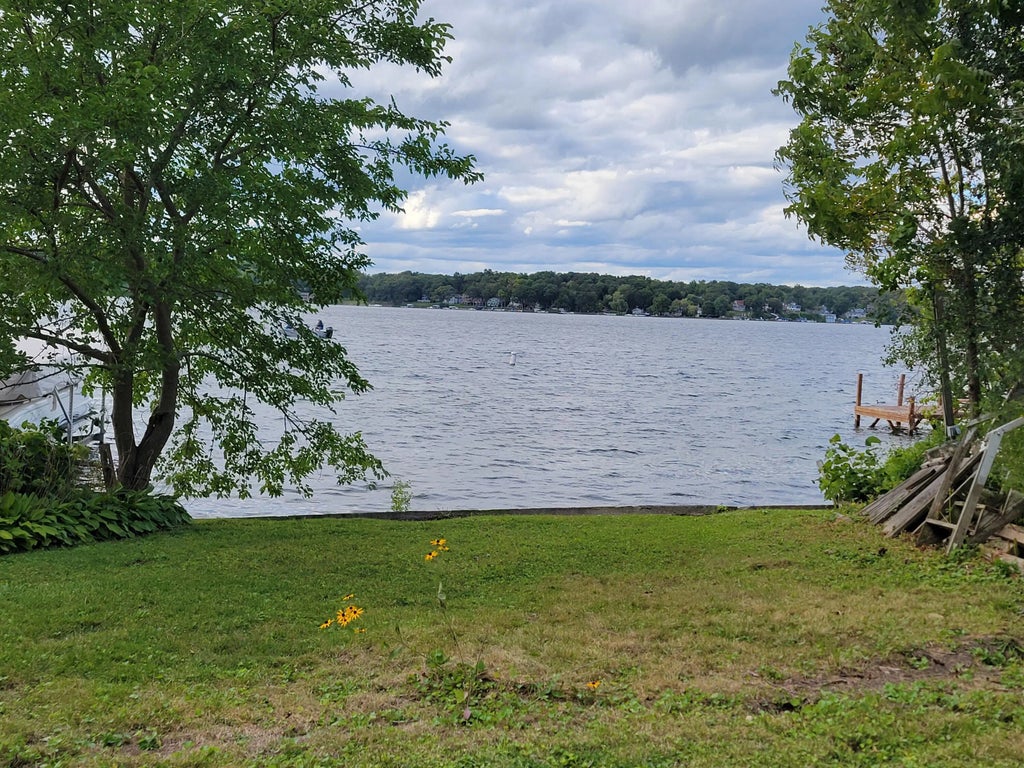 3505 South Shore Dr, Delavan