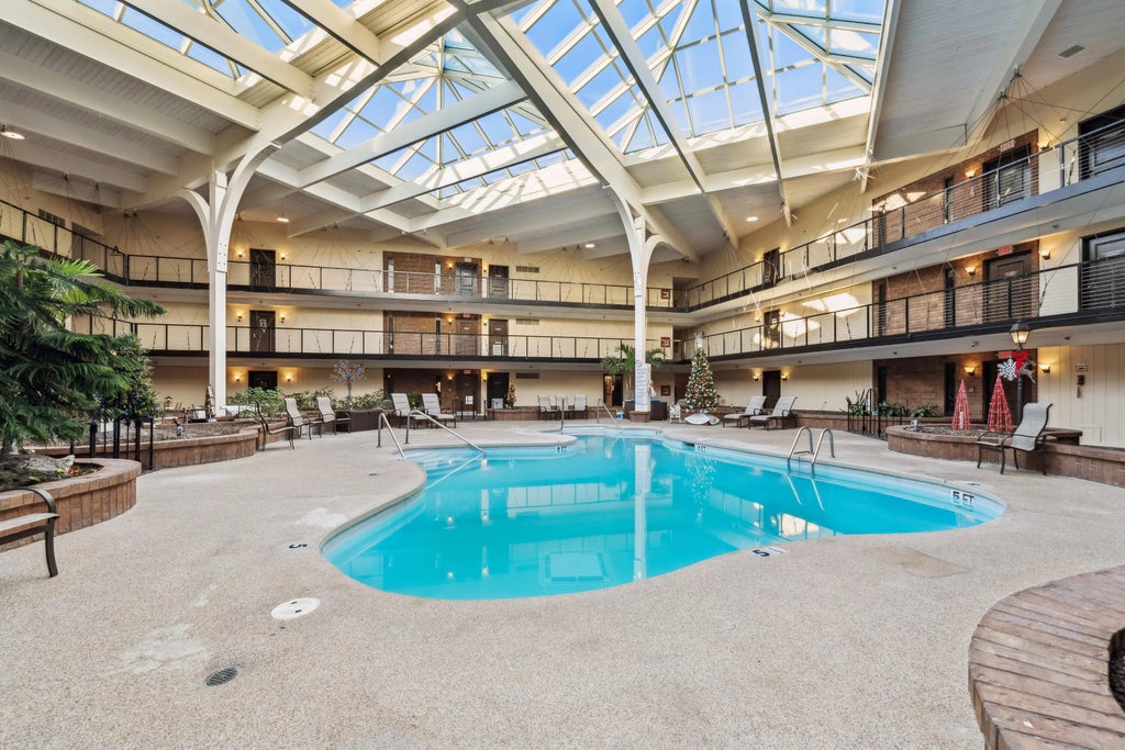 6100 W Stonehedge Dr Unit 306, Greenfield