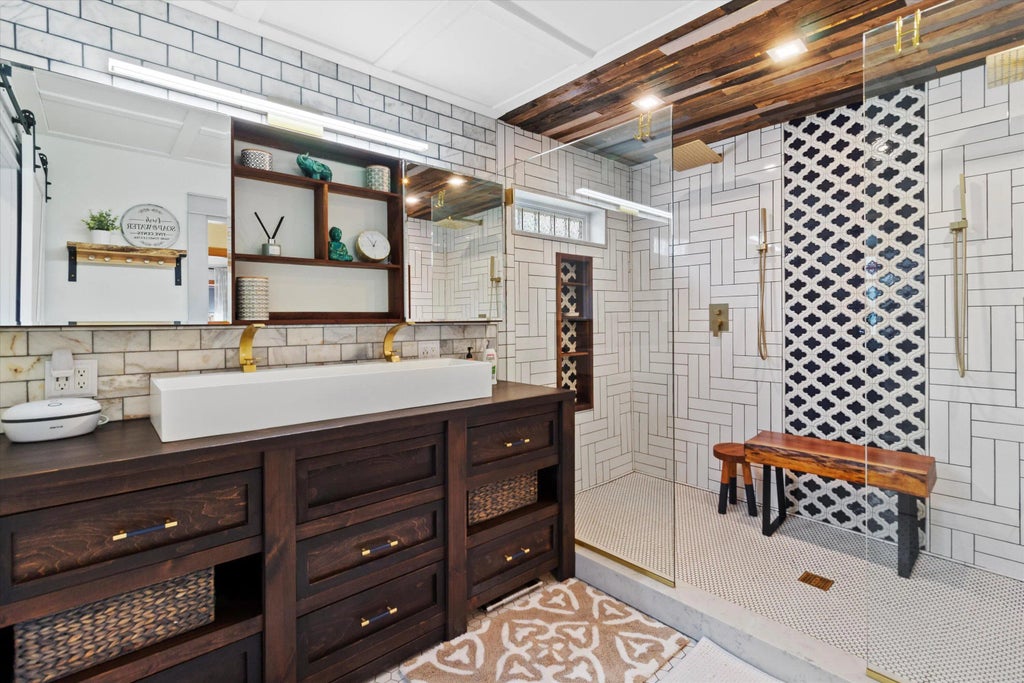 1821 N Vel R Phillips Ave, Milwaukee