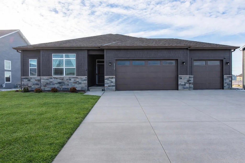 9029 Creekside Cir, Pleasant Prairie