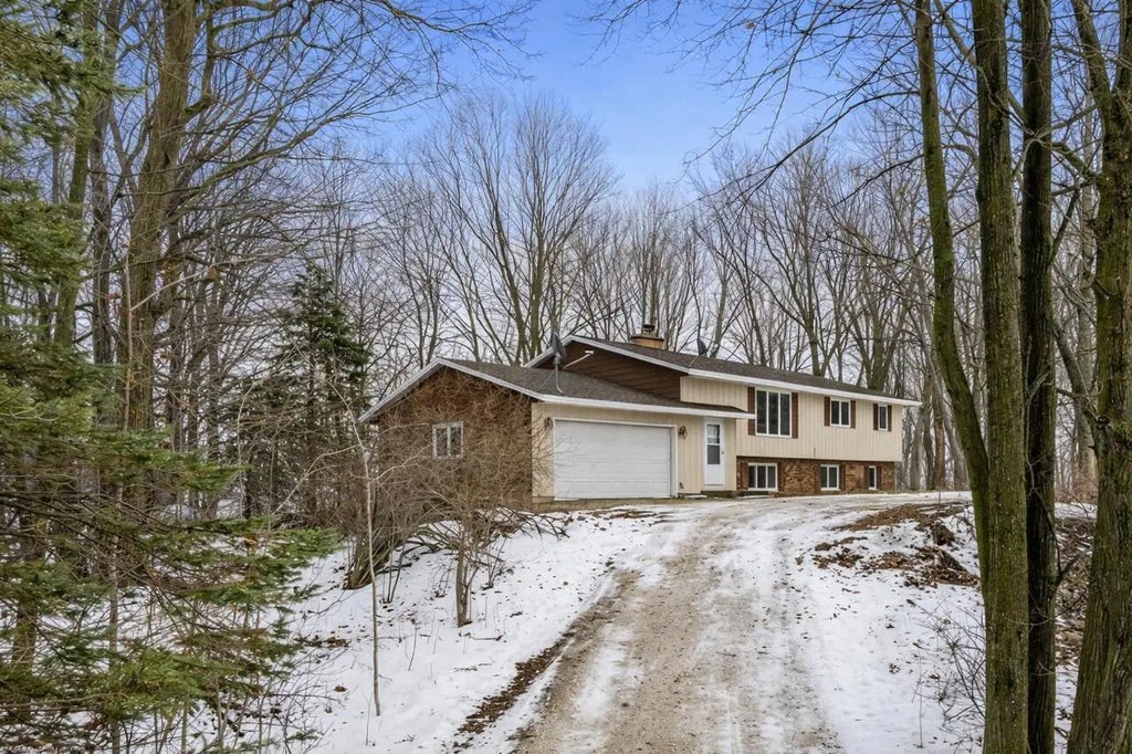 N8569 Rhine Forest Ln, Rhine