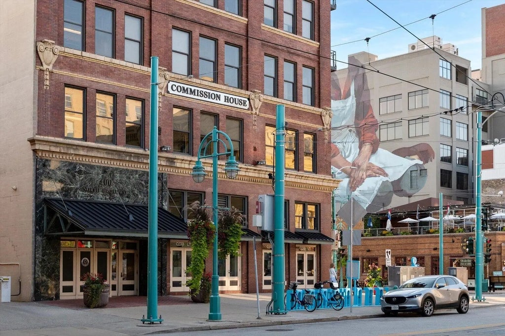 400 N Broadway - 301, Milwaukee