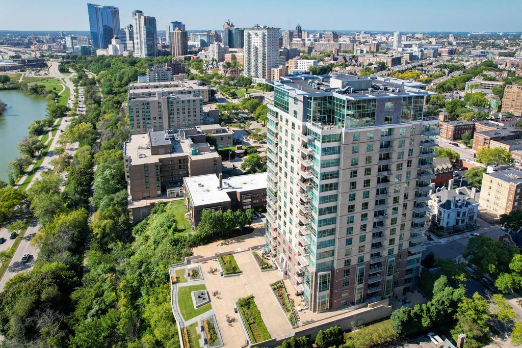 1522 N Prospect Ave 204, Milwaukee