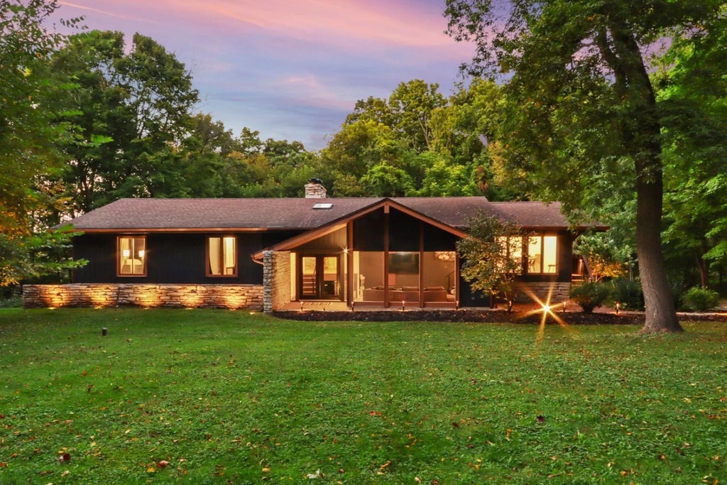 W3552 Wildwood Dr, Geneva