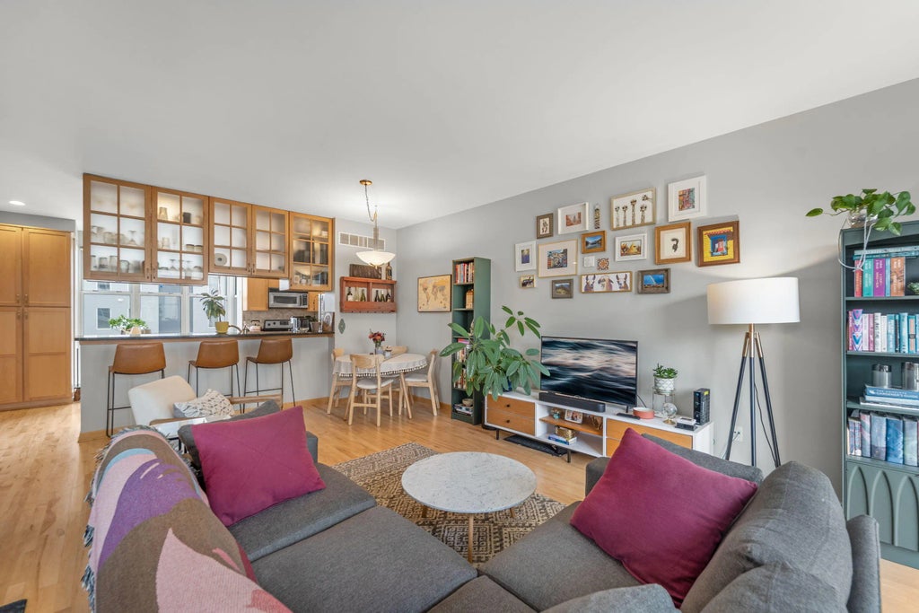 2106 N Commerce St, Milwaukee