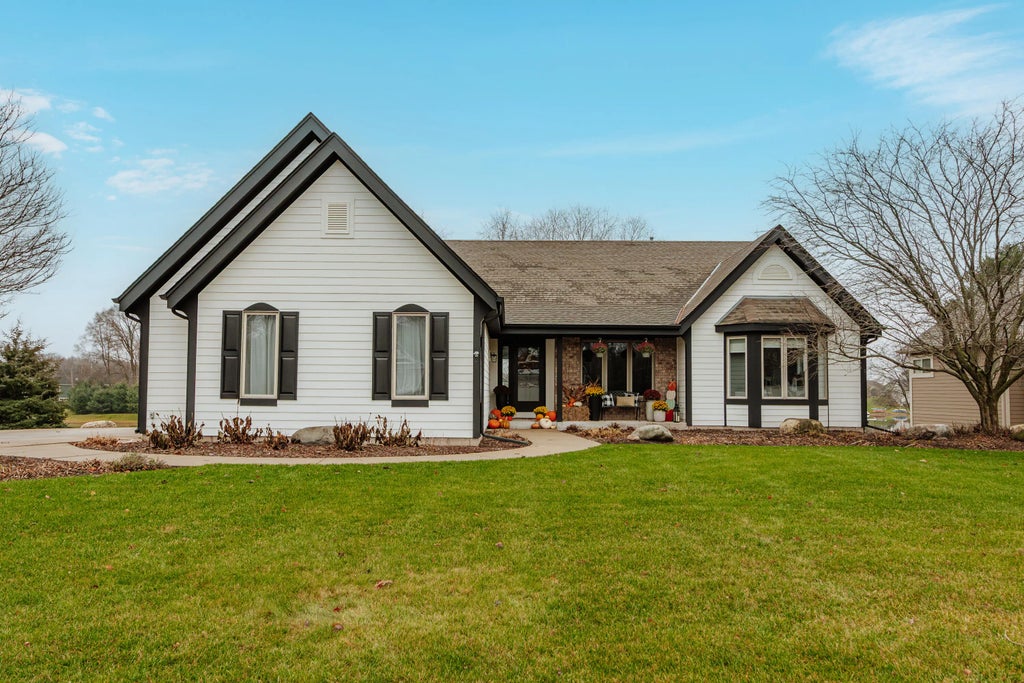 337 Sand Hill Ln, Dousman