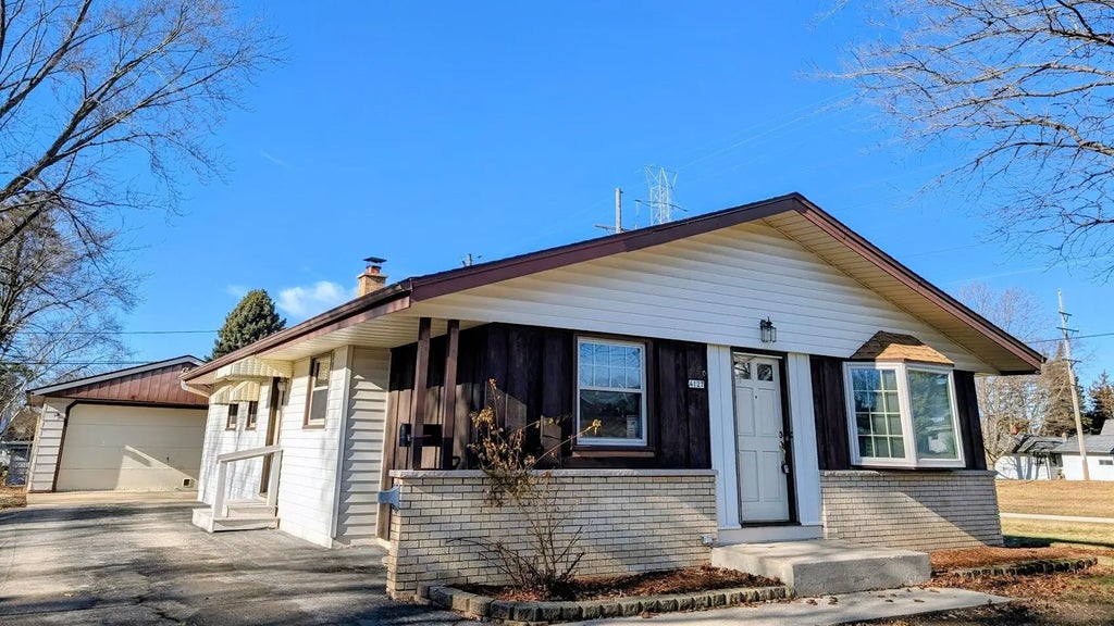 4127 S 89th St, Greenfield