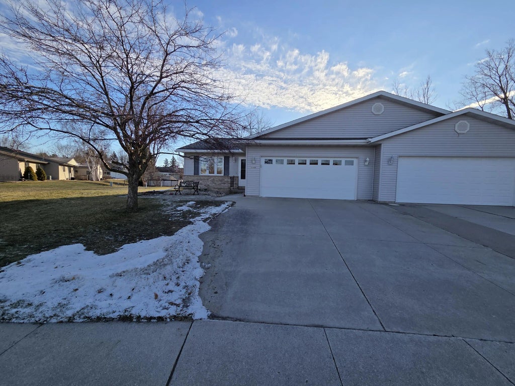 2209 Virginia Dr, Manitowoc