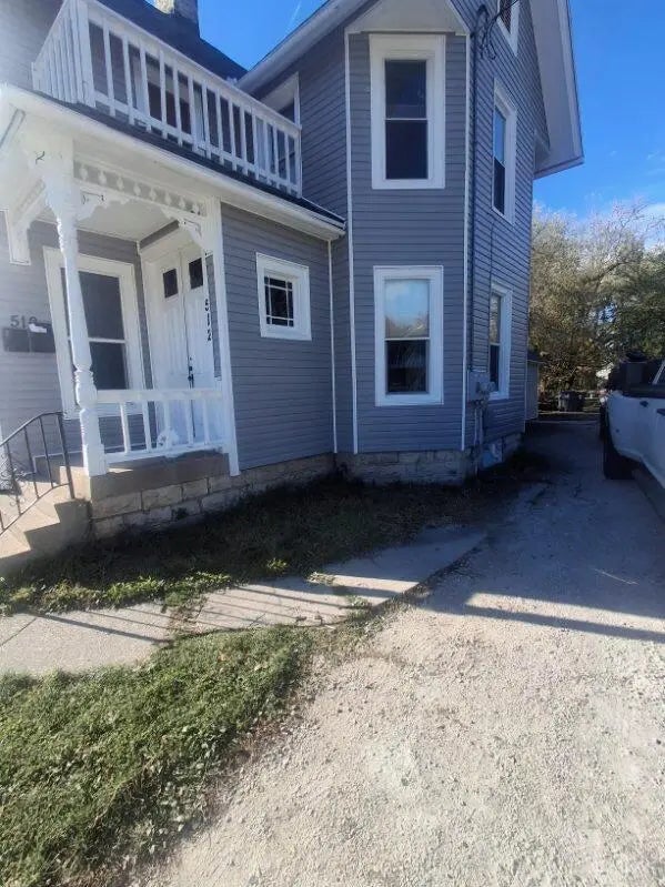 512 E Main St, Waukesha