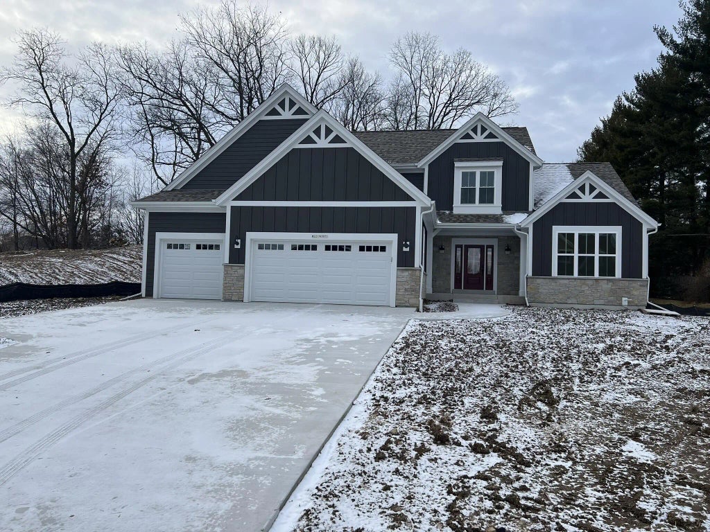 W221n3075 Greenwood Ct, Pewaukee