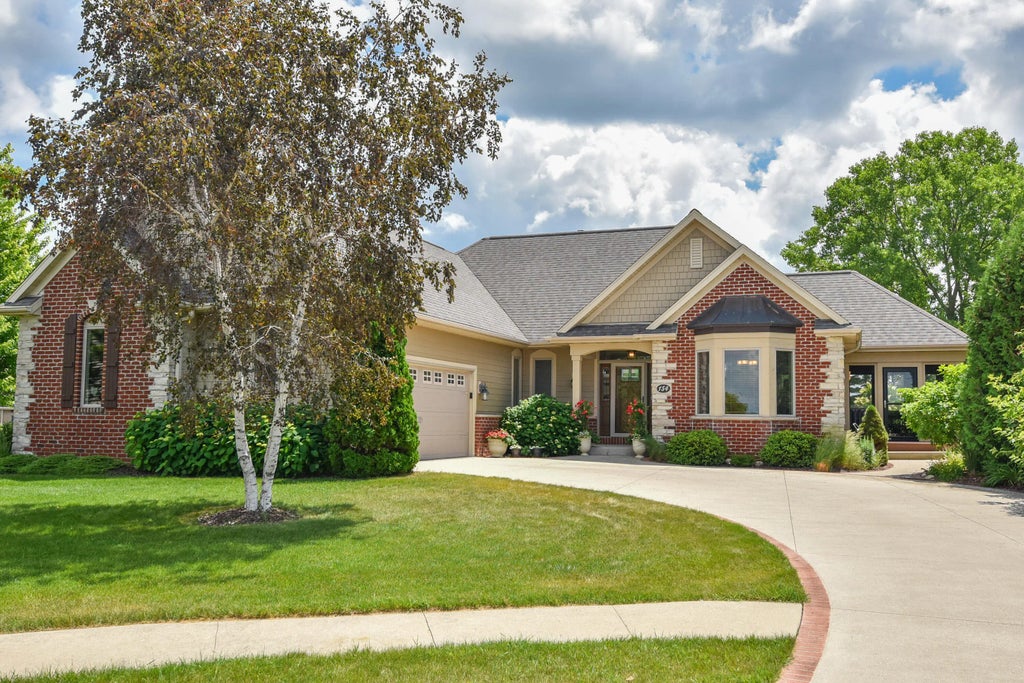 154 Water Ct, Cedar Grove