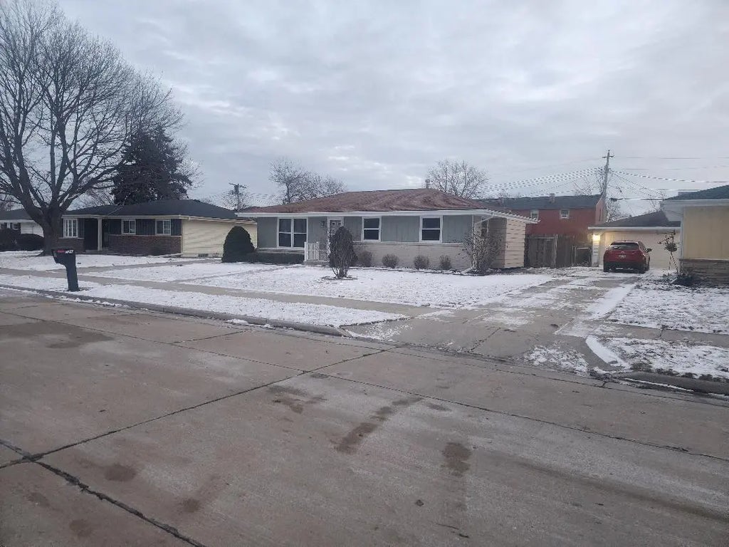 725 Sydney Dr, Racine