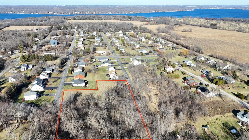 Lt9, 11-16 Lake Geneva Ter, Linn