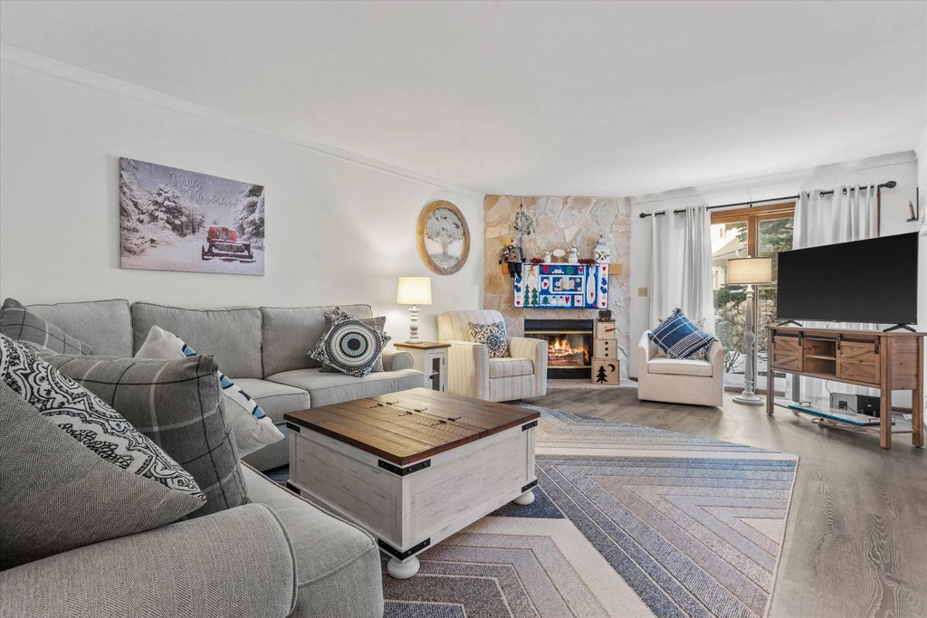 N34w23844 Grace Ave B, Pewaukee