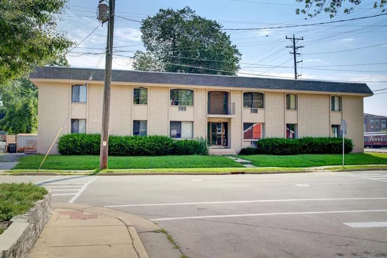 305 Maple Ave, Waukesha