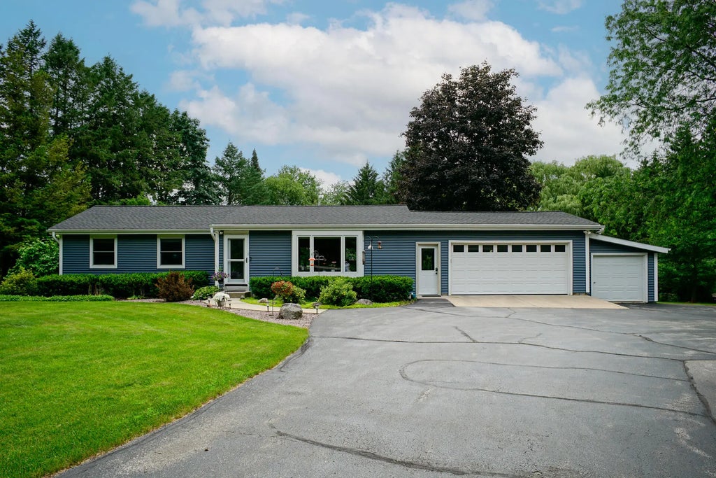 W245n4749 Swan Rd, Pewaukee
