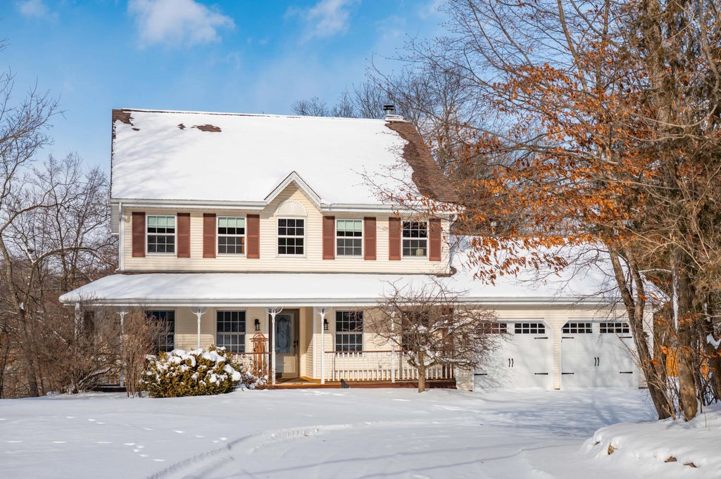 1815 Bark River Dr, Delafield