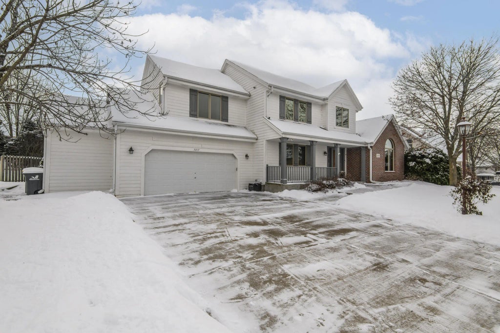 2217 Deer Path, Waukesha