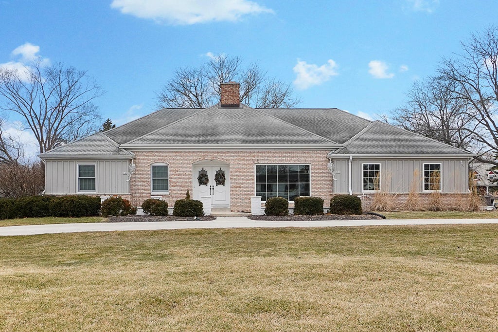 2135 Michelle Dr, Brookfield