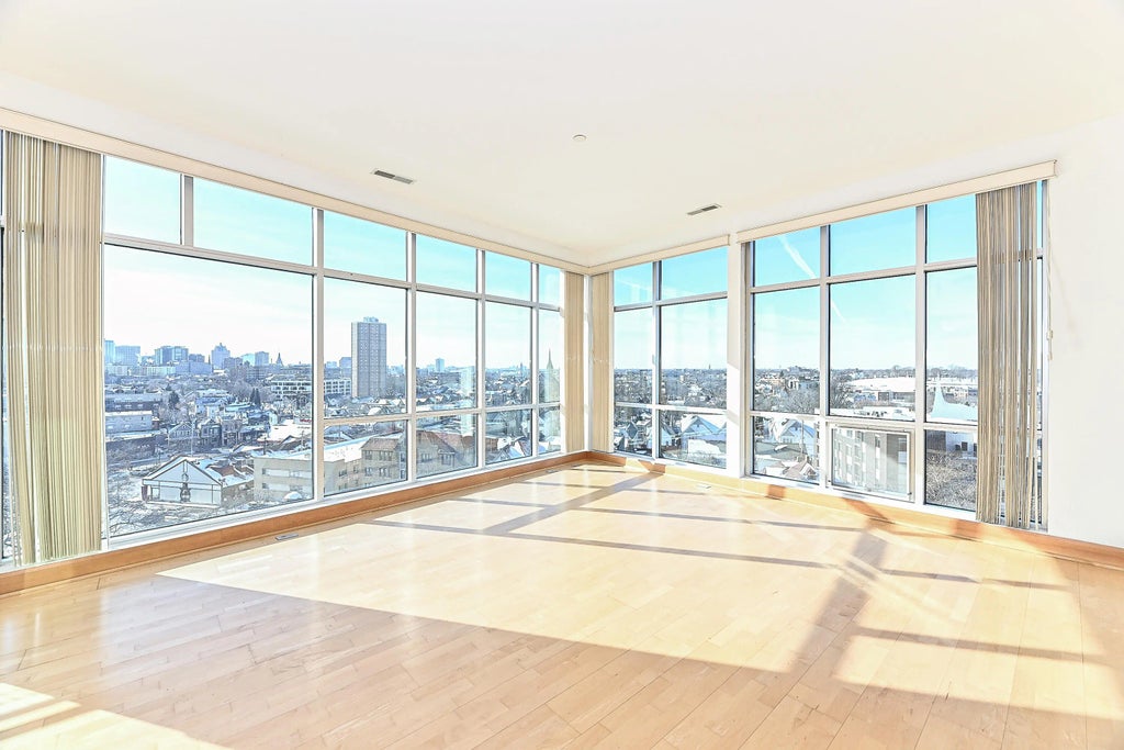 1550 E Royall Pl 804, Milwaukee