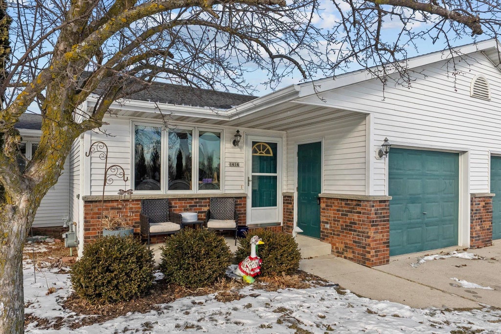 1414 Dutch Ct, Oostburg