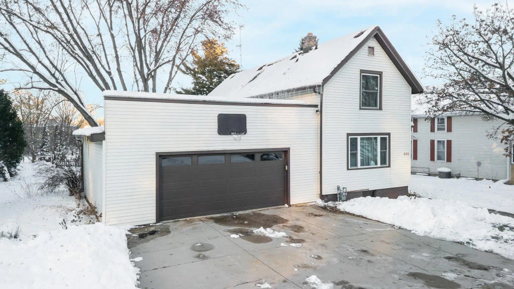 424 Fremont St, Plymouth