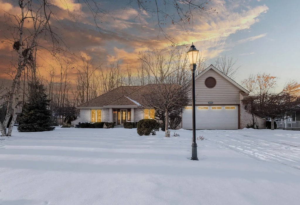 S79w19238 River Oaks Ct, Muskego